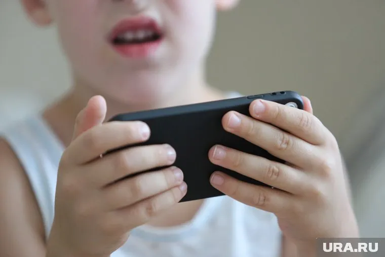 В памятке указано, как понять, что ребенок сидит в опасных группах