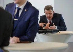 Лояльность в думе Екатеринбурга подорожала до 1 500 000 $