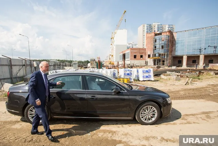 Автопарк мэрии Сургута сократят до минимума - Audi A8 мэра Сургута оставят