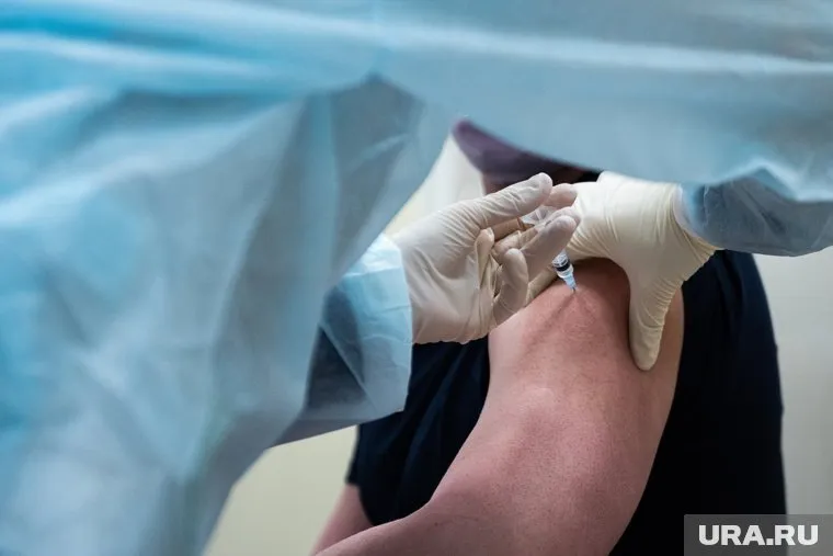 Данные по эффективности существующих вакцин против новых штаммов будут к осени