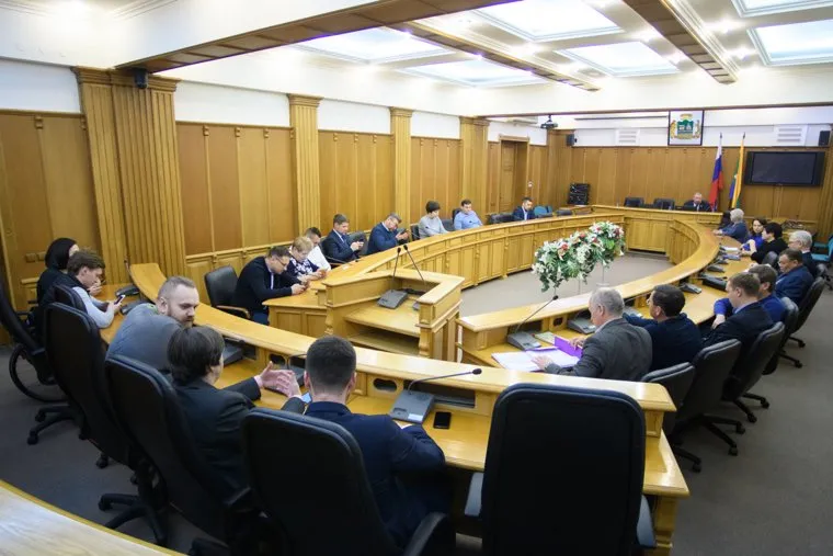 Внеочередная консультация депутатов ЕГД по вопросу повышения заработной платы мэру города и его заместителям. Екатеринбург