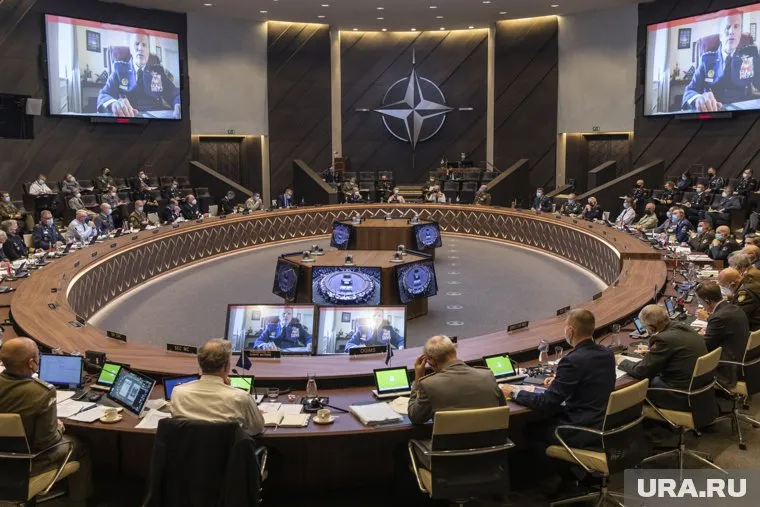 Резолюция с призывом к НАТО пригласить в свой состав Украину собрала 425 голосов