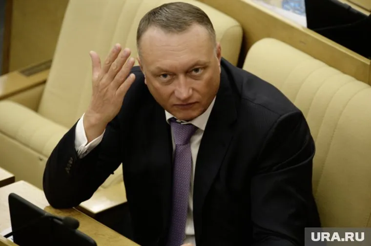 Сенатора Дмитрия Савельева лишили статуса неприкосновенности и задержали на выходе с заседания Совфеда