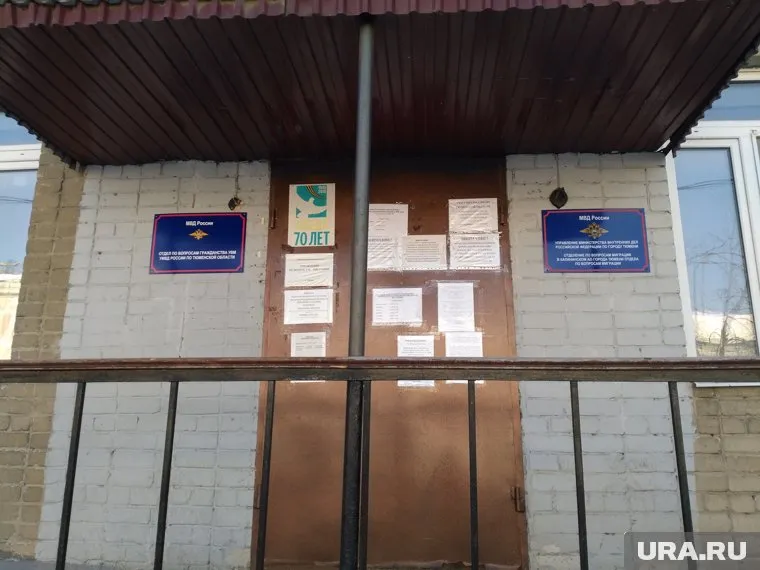 Табличку снять оказалось проще, чем сделать пандус
