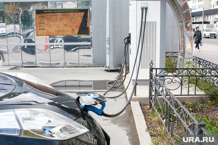В центре Кургана появилось удобное место для зарядки электрокаров