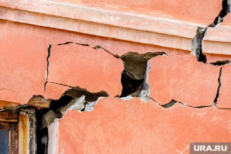 В Перми продолжается обследование состояния дома, на который жаловались жильцы