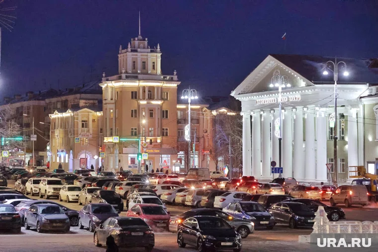 В Кургане ограничили парковку на ццентральной площади зимой