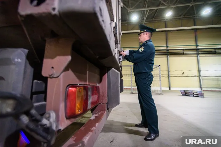 Работники таможенной службы Белоруссии не позволили опасному грузу проехать на территорию РФ