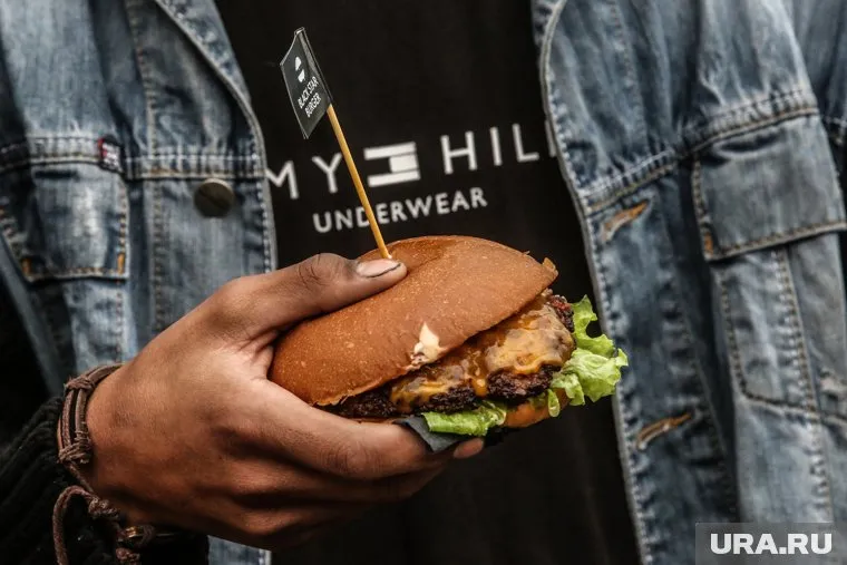 Люди могут набирать вес подсознательно, чтобы не выделяться