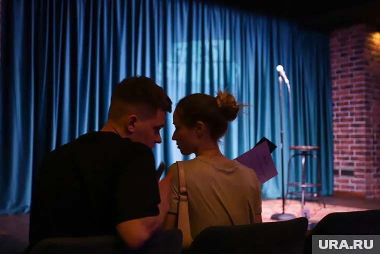 Парень хотел насладиться шоу в обществе новой знакомой, но не получилось (архивное фото)