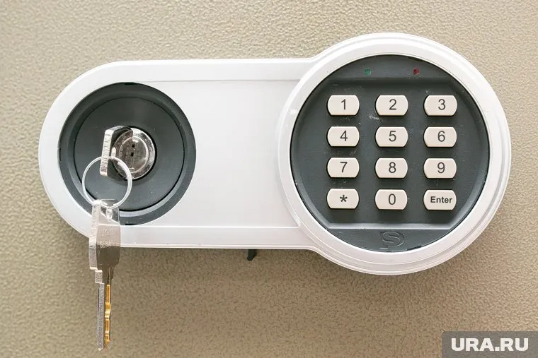 Директор магазина своими ключами открыла сейф и украла миллион рублей 