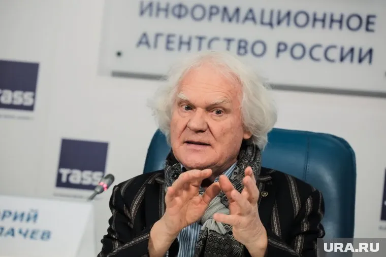 Куклачев заявил, что Зеленский также теоретически может вести санкции против кошек его театра