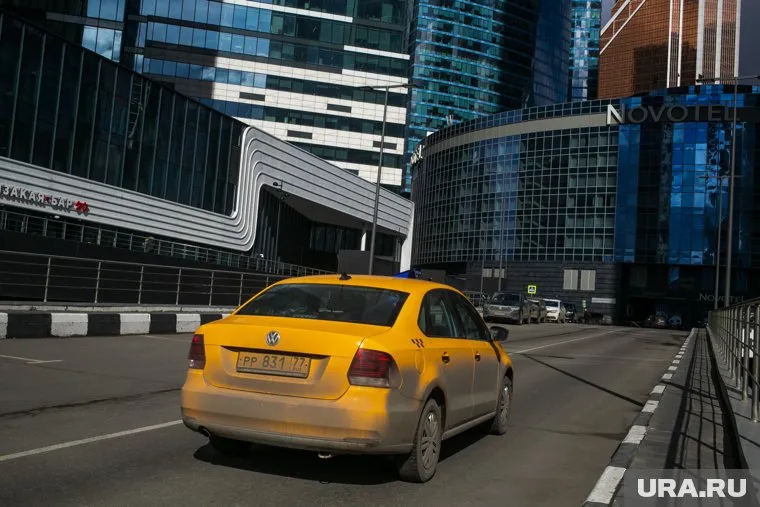 Водители такси нарушают правила, несмотря на «черный список» шоферов