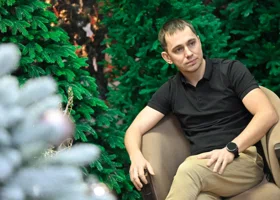 «Снег и гирлянды — не в тренде»: продавец пермских елей о бизнесе, новогодних распродажах и опасном товаре