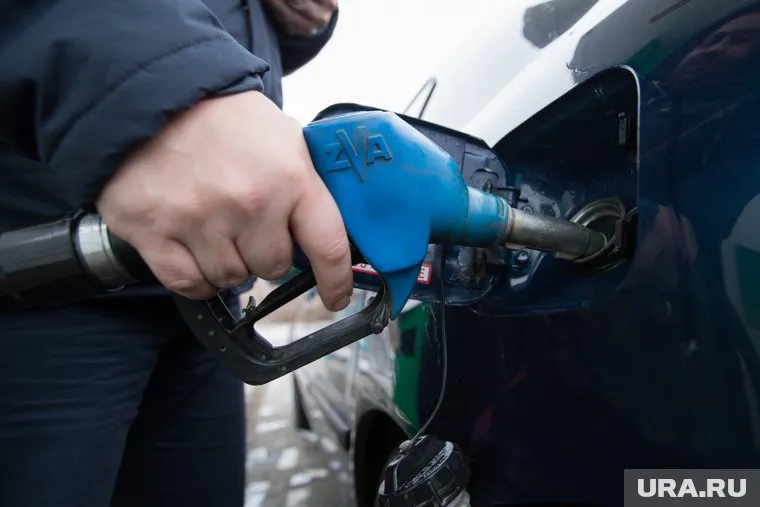 Законопроект об отмене запрета на продажу алкоголя на АЗС уже три года обсуждают в Госдуме