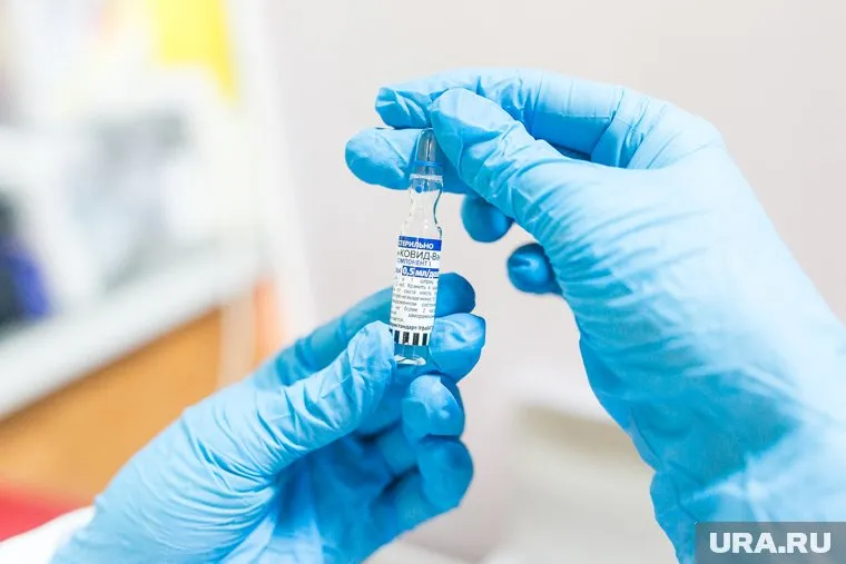 Некоторые екатеринбуржцы ищут способы без прививки получить документ