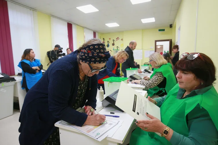 Голосование завершится в 19:00 по мск