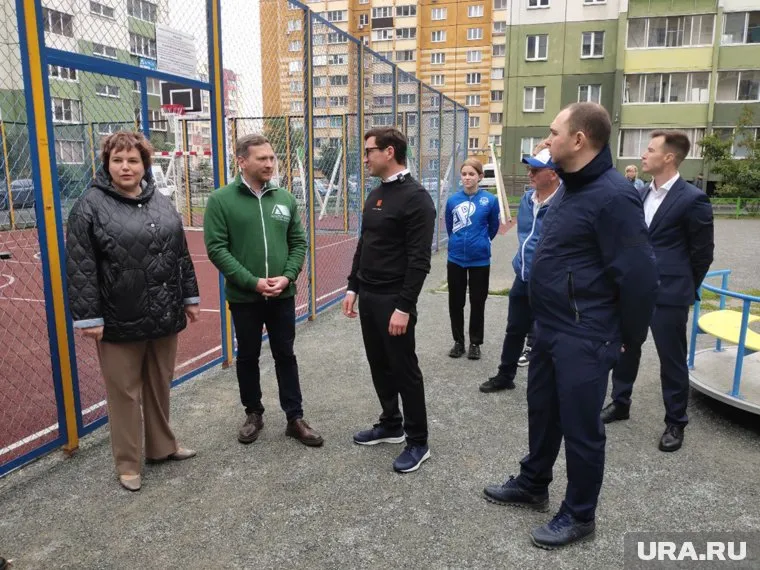 Лошкин во время рабочего визита в Тракторозаводской район 