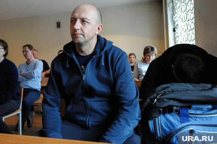 Олег Бехтерев пришел на суд со спортивной сумкой с вещами
