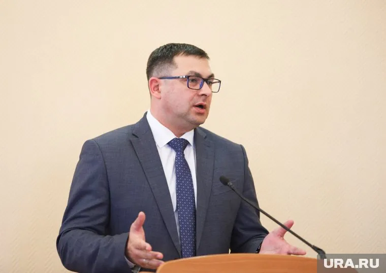 Ранее Роман Сергеечев сдал мандат депутата