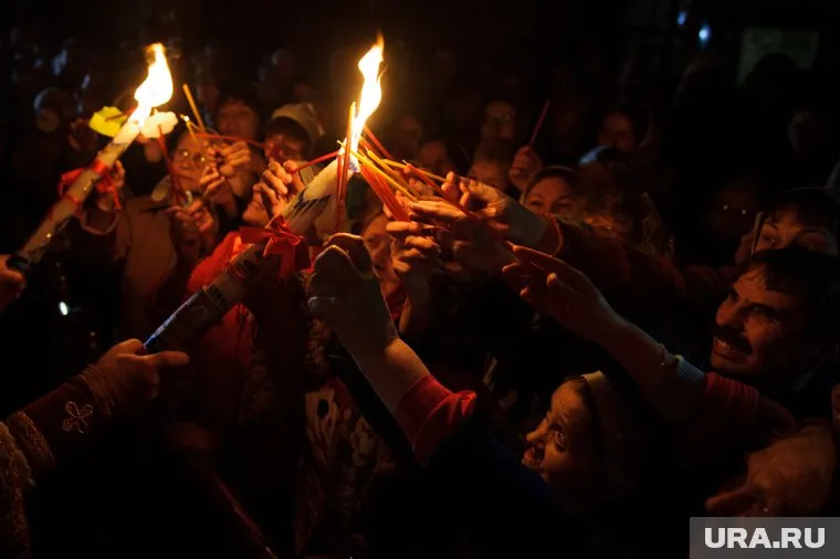 Делегация ФАП везет Благодатный огонь из Иерусалима