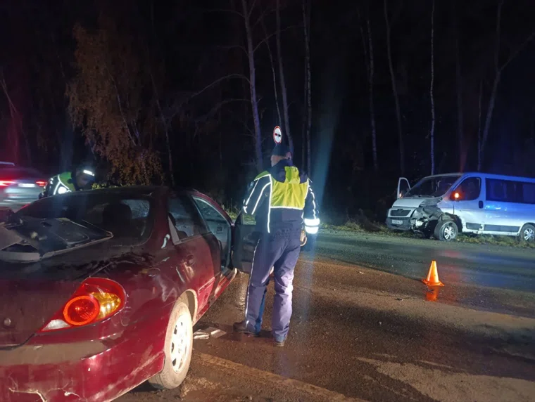 В аварии также пострадали два человека