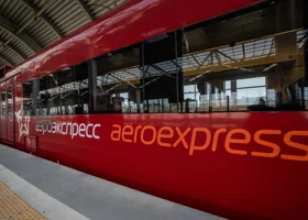 Автобус «Аэроэкспресса» из Шереметьево въехал в отбойник