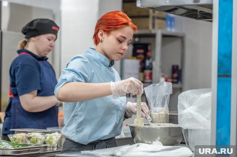 За одну смену поварам предлагают от 4,5 тысячи рублей