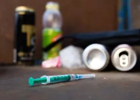 В квартире Екатеринбурга, где обнаружили тела мужчины и женщины, нашли наркотики