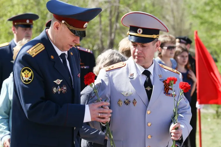 Возложение цветов к вечному огню и памятнику погибшим в ВОВ. Курган