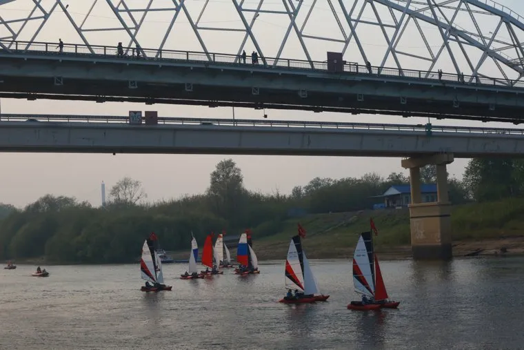 Контора пароходства и парад катамаранов. Тюмень 