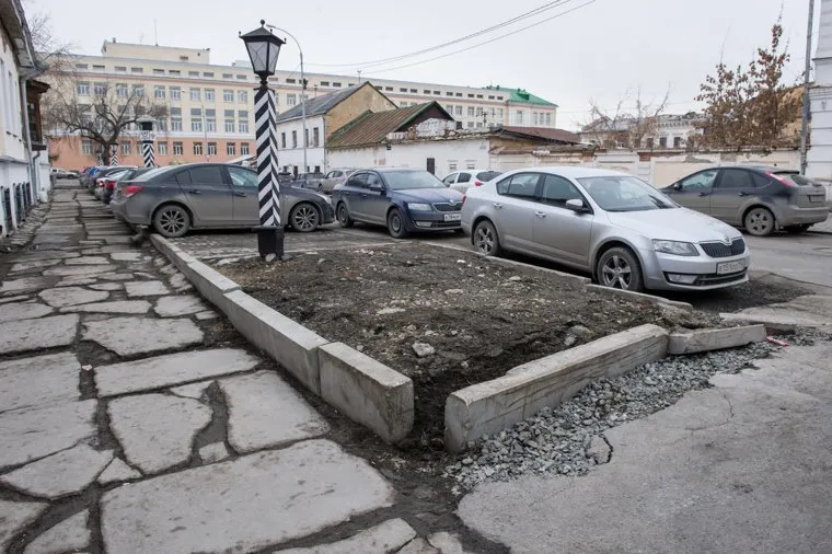 Состояние дорог Екатеринбурга, тротуар, пешеходная зона, литературный квартал