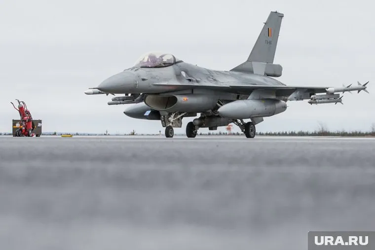 Истребители F-16 уже могут находиться на Украине, пишет Newsweek