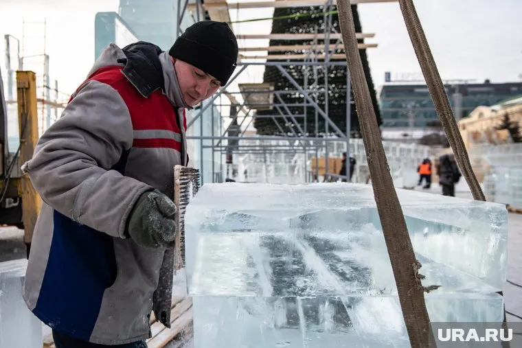 Ледовый городок посвящен празднованию 100-летия гражданской авиации России