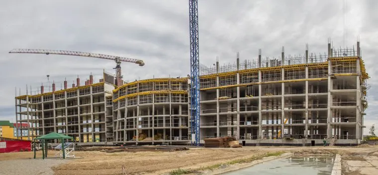 Комарова и Якушев. Окружная больница и МФЦ. Нижневартовск., строительство, стройка