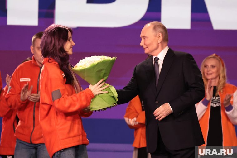 Путин наделил волонтеров особыми полномочиями