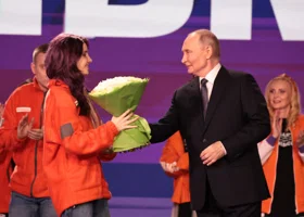 Путин наделил волонтеров особыми полномочиями