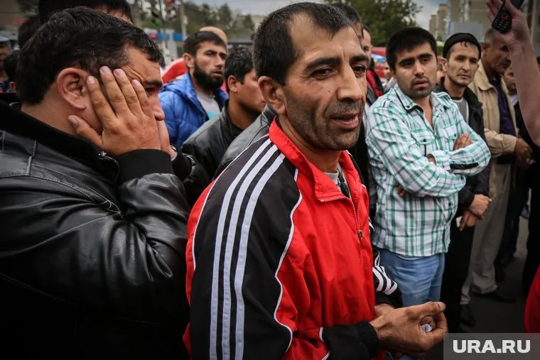 В Санкт-Петербурге мигрантов с гражданством РФ поставят на воинский учет