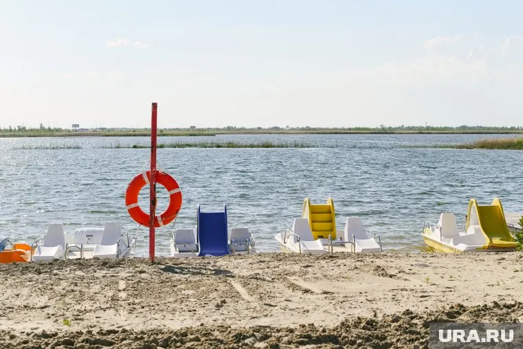 Пляж в ХМАО не прошел проверку из-за грязной воды в реке