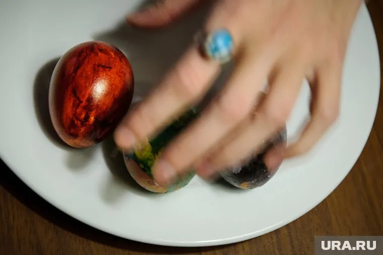 Нутрициолог советует использовать натуральные красители для пасхальных яиц