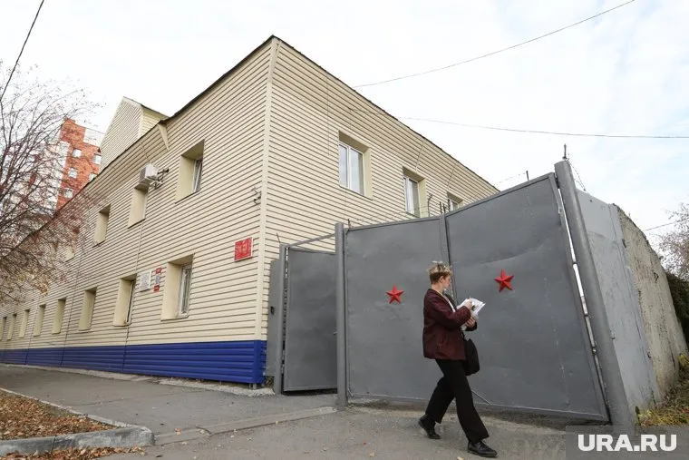 Сотрудники курганских военкоматов продолжают рассылку повесток военнообязанным