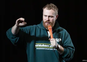 «Сдвинуть глыбу»: Евгений Чебатков — о публике в Екатеринбурге и поиске «русского кода» в юморе