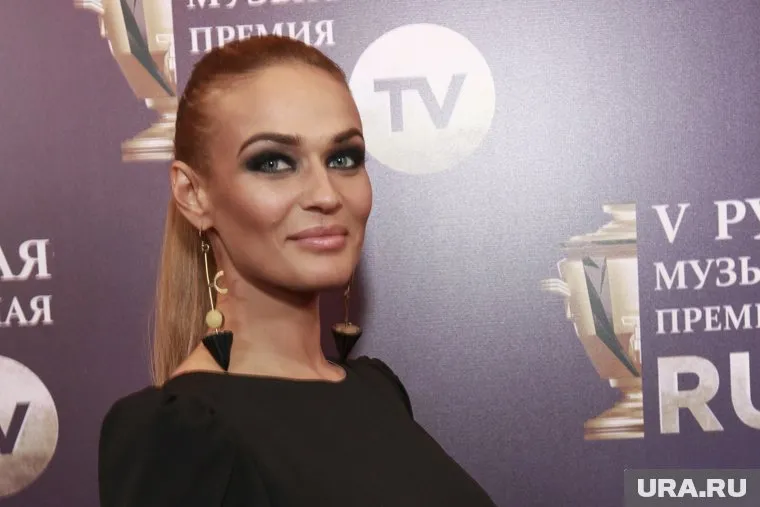 По словам Айзы-Лилуны Ай, Алена Водонаева (на фото) злится из-за того, что не смогла стать женой Гуфа