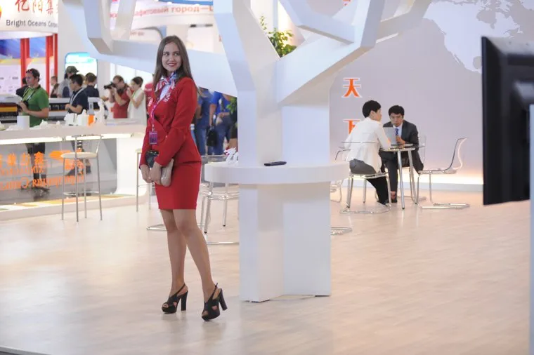 Стенды. Люди. Российско-китайское ЭКСПО. Екатеринбург