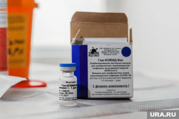 Вторую порцию вакцины нужно будет ставить через три недели