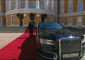 В Сети обсуждают роскошный лимузин Путина