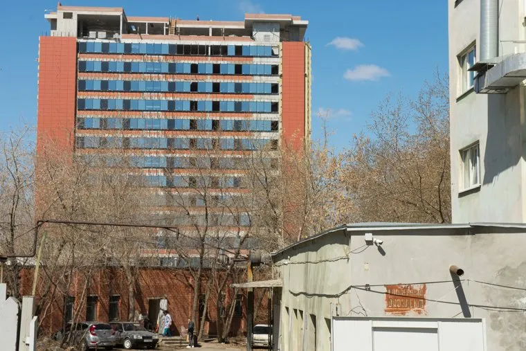 Здание строящейся гостиницы возле Екатеринбург-Арены, строительство, гостиница, отель hyatt