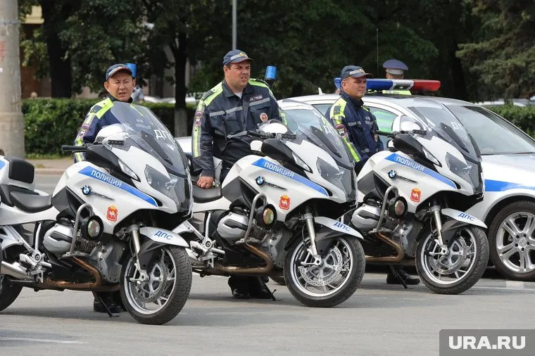 Среди задержанных двое полицейских из мотовзвода