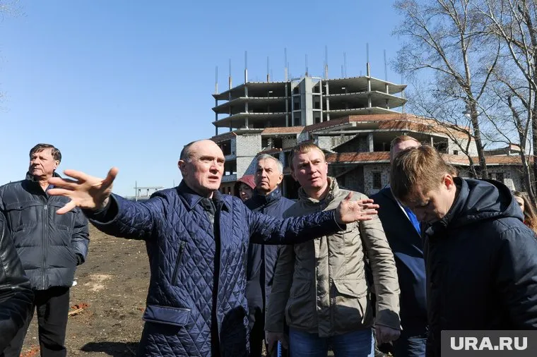 На воскресном обходе Дубровский не стал задерживаться у циркового общежития