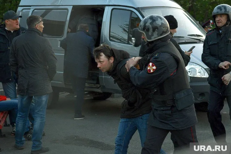 Силовики провели первые задержания